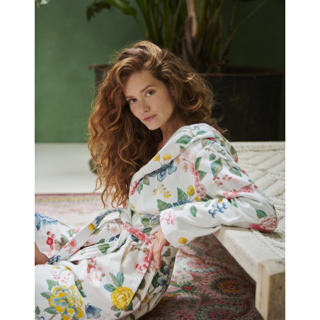 Halāts Good Evening White internetā