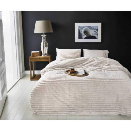 Gultas veļas komplekts Furry Stripes Off-white